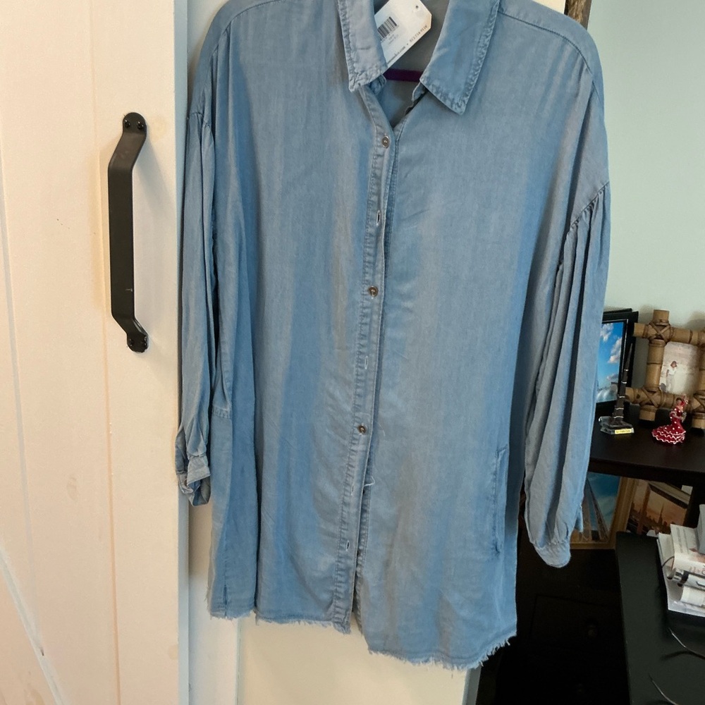 Casual Light Blue Button-Up Blouse